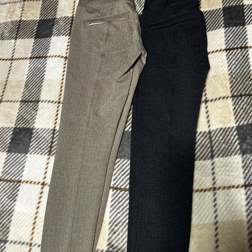 Athleta Navy N Tan Leggings for Versatile Style and Gray Athleta leggings. XXS